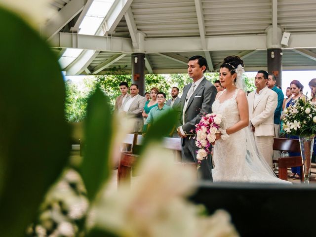 La boda de Arnulfo y Gabriela en Ixtapa Zihuatanejo, Guerrero 11