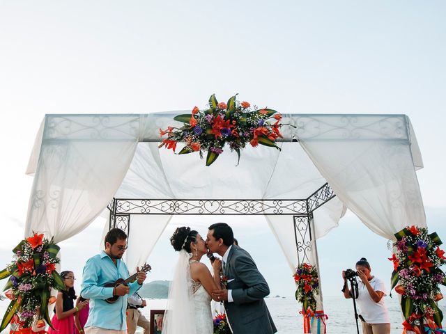 La boda de Arnulfo y Gabriela en Ixtapa Zihuatanejo, Guerrero 52