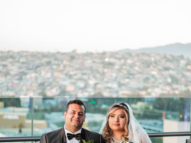 La boda de Martin y Brenda Lorena en Tijuana, Baja California 15