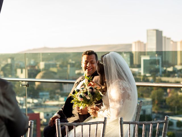 La boda de Martin y Brenda Lorena en Tijuana, Baja California 17