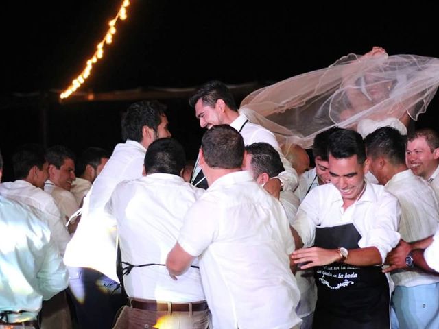 La boda de Sebastián y Evelin  en Huatulco, Oaxaca 42