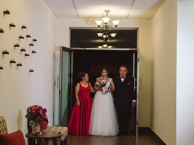 La boda de Cristhian y Mindy en Tapachula, Chiapas 13