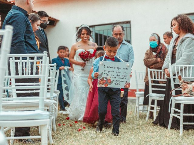 La boda de Alejandro  y Guadalupe  en Tzintzuntzan, Michoacán 16
