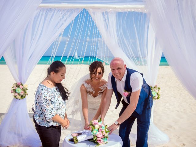 La boda de Stephen y Laura en Playa del Carmen, Quintana Roo 36