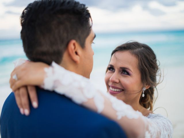 La boda de Abraham y Danae en Cancún, Quintana Roo 91