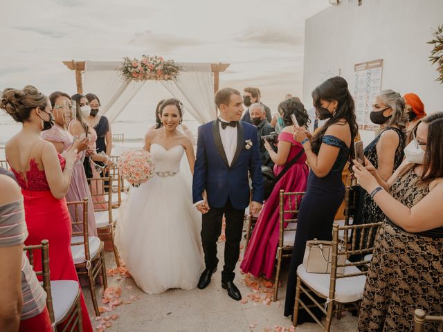 La boda de Antonio y Karely en Mazatlán, Sinaloa 19