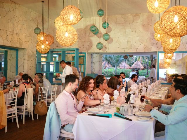 La boda de Manuel  y Alejandra  en Cancún, Quintana Roo 22