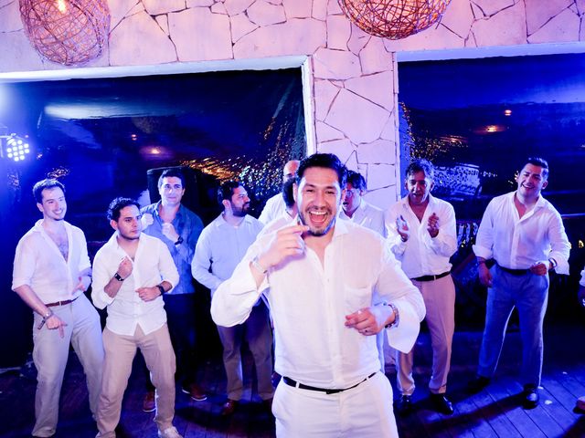 La boda de Manuel  y Alejandra  en Cancún, Quintana Roo 25