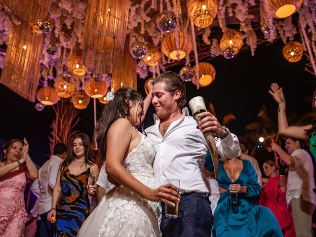 La boda de Carlo y Luisa en Acapulco, Guerrero 82