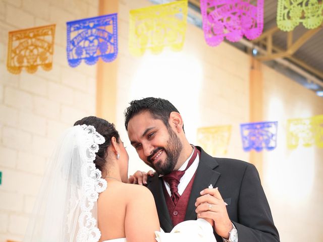 La boda de Mario y Lupita en Santiago Maravatío, Guanajuato 31