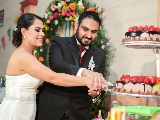 La boda de Mario y Lupita en Santiago Maravatío, Guanajuato 32