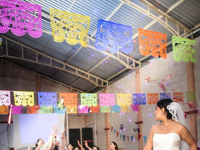 La boda de Mario y Lupita en Santiago Maravatío, Guanajuato 33