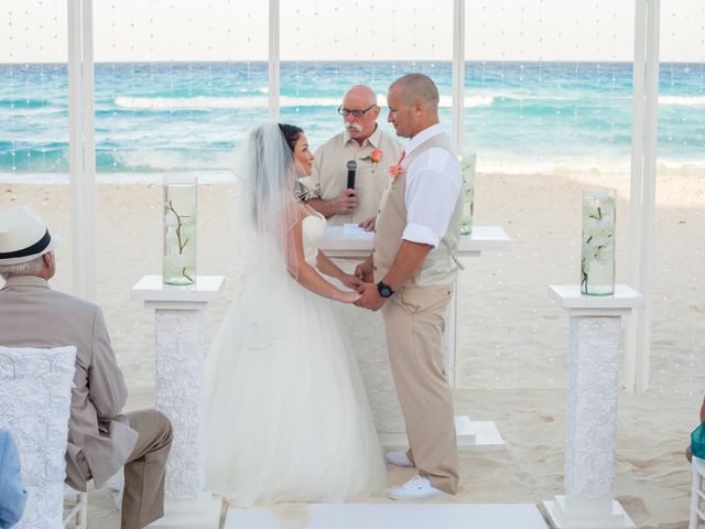 La boda de Ongaro y Estes en Cancún, Quintana Roo 30