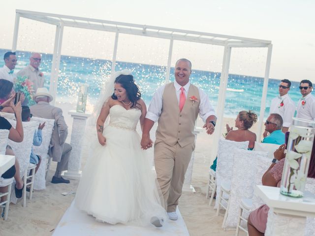 La boda de Ongaro y Estes en Cancún, Quintana Roo 33