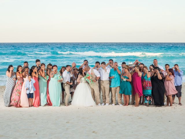 La boda de Ongaro y Estes en Cancún, Quintana Roo 34