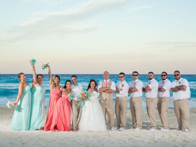 La boda de Ongaro y Estes en Cancún, Quintana Roo 35