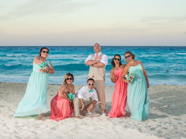 La boda de Ongaro y Estes en Cancún, Quintana Roo 38