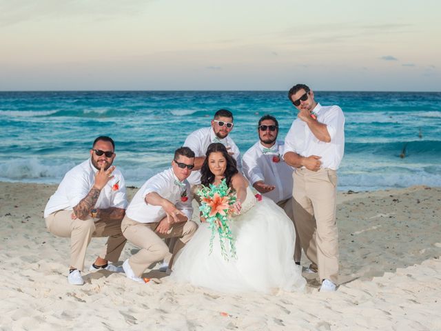 La boda de Ongaro y Estes en Cancún, Quintana Roo 40