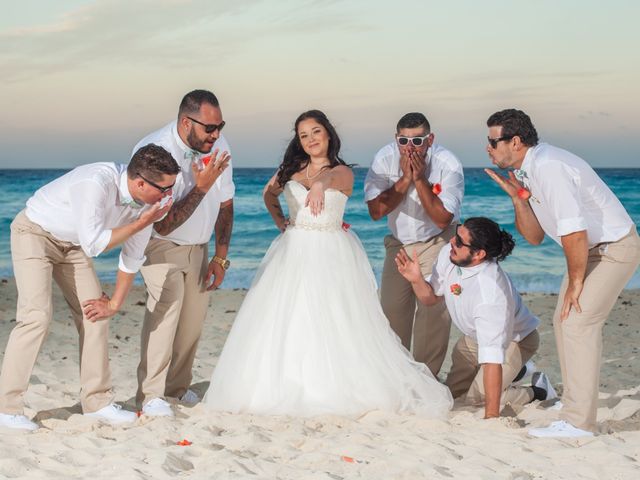 La boda de Ongaro y Estes en Cancún, Quintana Roo 42