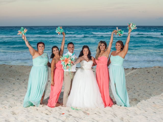 La boda de Ongaro y Estes en Cancún, Quintana Roo 43