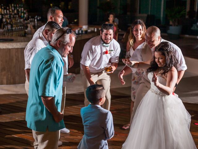 La boda de Ongaro y Estes en Cancún, Quintana Roo 71
