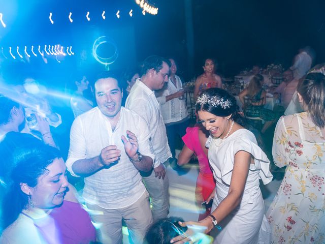 La boda de Alejandro y Valeria en Huatulco, Oaxaca 54