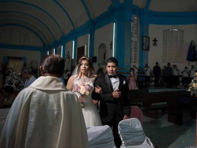 La boda de Luis y Isabel en Atoyac de Alvarez, Guerrero 24