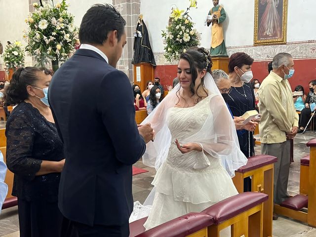 La boda de Adrián  y Cynthia  en Pachuca, Hidalgo 24