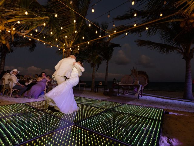 La boda de Daniel y Miriam en Playa del Carmen, Quintana Roo 32