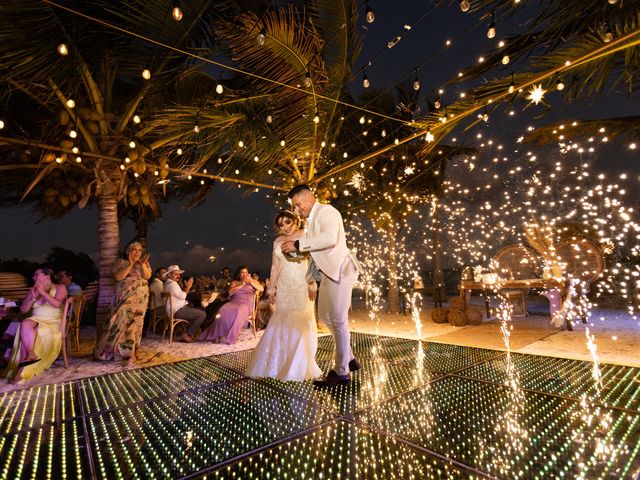 La boda de Daniel y Miriam en Playa del Carmen, Quintana Roo 35