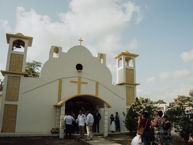 La boda de Abraham y Adriana en Tuxtla Chico, Chiapas 7