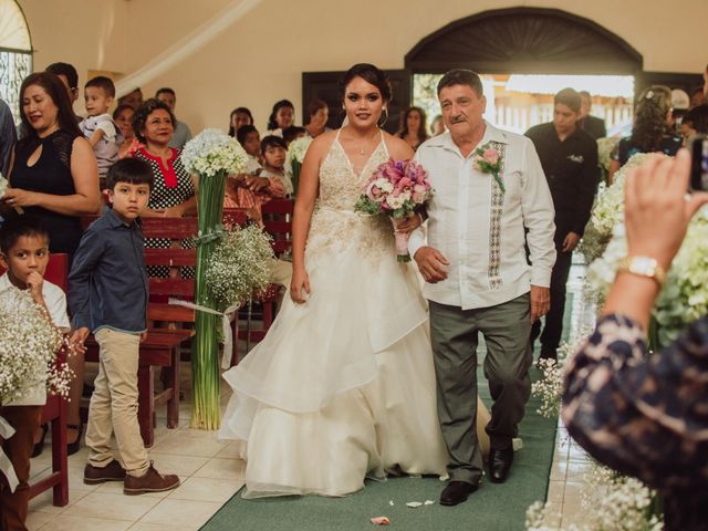 La boda de Abraham y Adriana en Tuxtla Chico, Chiapas 8