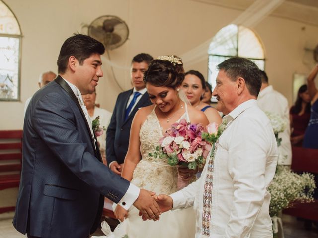 La boda de Abraham y Adriana en Tuxtla Chico, Chiapas 9