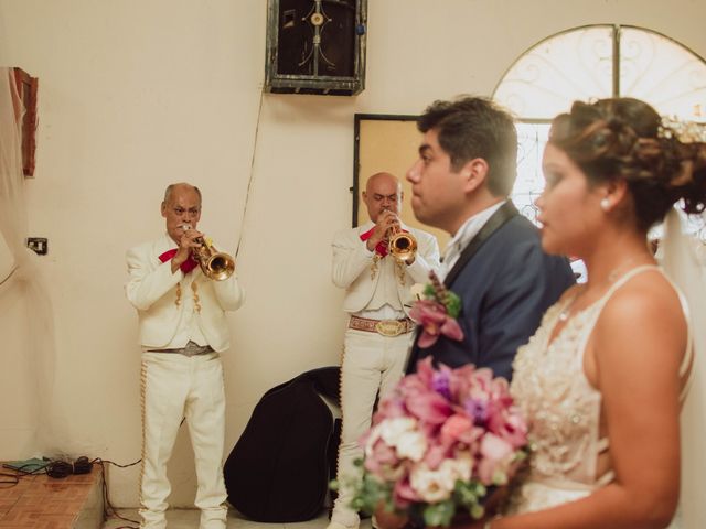 La boda de Abraham y Adriana en Tuxtla Chico, Chiapas 10