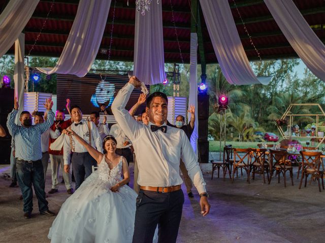 La boda de Karen y Gabriel en Coatzacoalcos, Veracruz 37