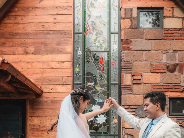 La boda de Roberto y Samantha  en Uruapan, Michoacán 3