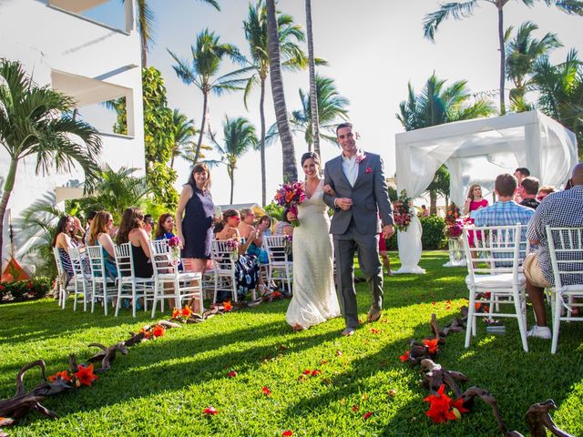 La boda de Phill y Lara en Bahía de Banderas, Nayarit 13