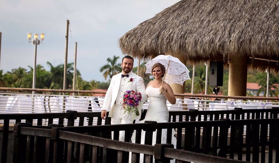 La boda de Carlos  y Bárbara en Ixtapa Zihuatanejo, Guerrero