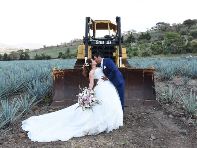 La boda de Rafael y Roxana en Jocotepec, Jalisco 2