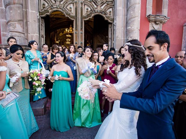 La boda de Juan y Estefanía en Salamanca, Guanajuato 28