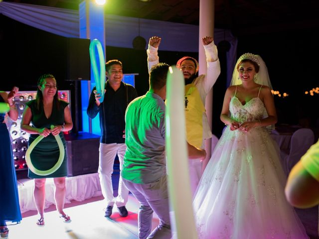 La boda de Marco  y Jocelyn  en Ixtapa Zihuatanejo, Guerrero 56