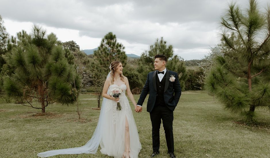 La boda de Hiram y Cristina en Morelia, Michoacán