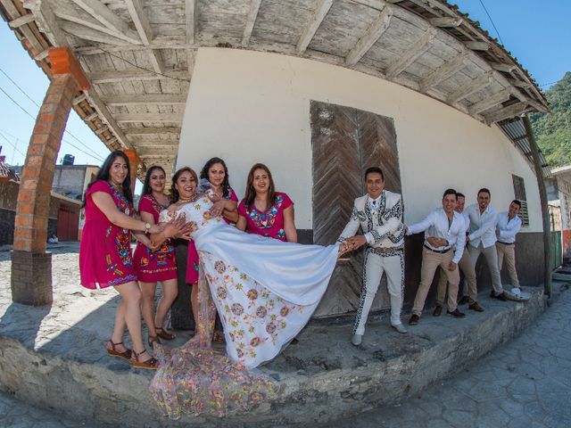 La boda de Alejandro  y Zaida Lucero  en Zontecomatlán de López y Fuentes, Veracruz 6