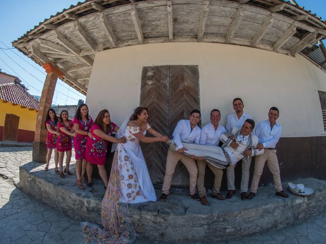La boda de Alejandro  y Zaida Lucero  en Zontecomatlán de López y Fuentes, Veracruz 11