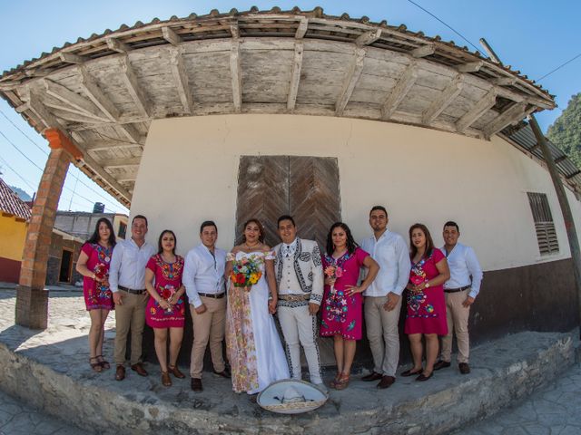 La boda de Alejandro  y Zaida Lucero  en Zontecomatlán de López y Fuentes, Veracruz 1