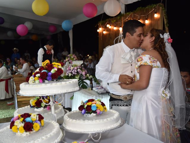La boda de Alejandro  y Zaida Lucero  en Zontecomatlán de López y Fuentes, Veracruz 15