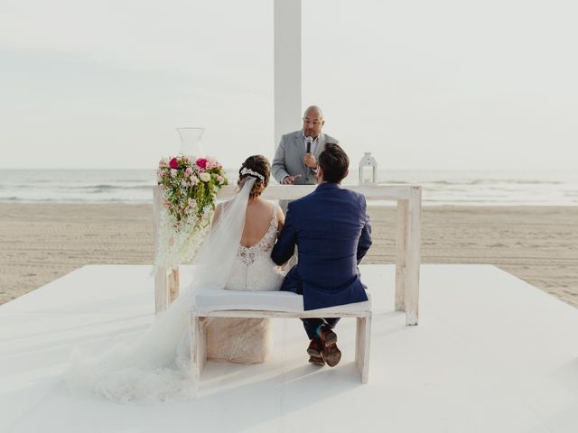 La boda de Alberto y Lorena en Acapulco, Guerrero 25