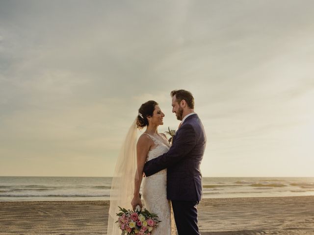 La boda de Alberto y Lorena en Acapulco, Guerrero 42