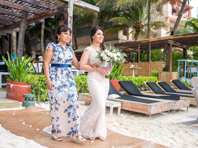 La boda de Hector y Lisa en Playa del Carmen, Quintana Roo 32