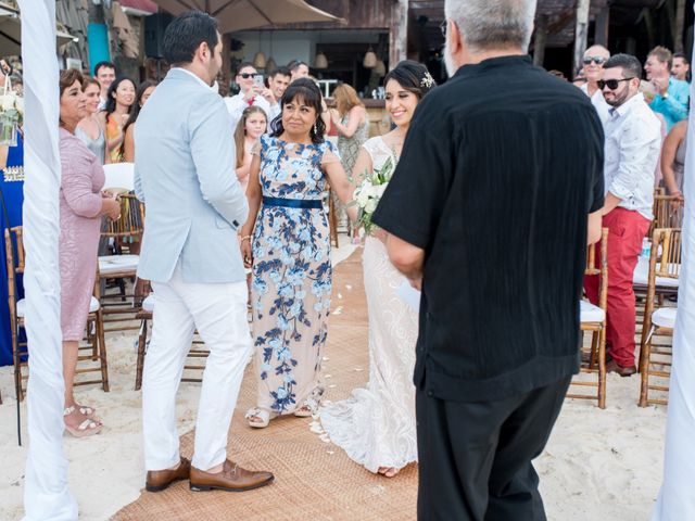 La boda de Hector y Lisa en Playa del Carmen, Quintana Roo 33